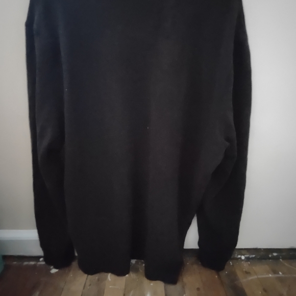Like new black long sleeve shirt - Picture 7 of 7